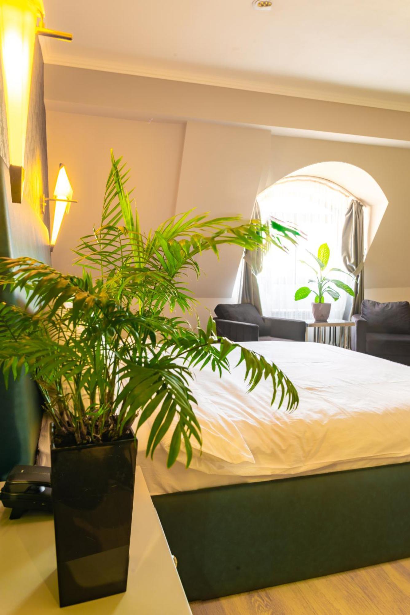 Downtown Hotel Batoemi Buitenkant foto