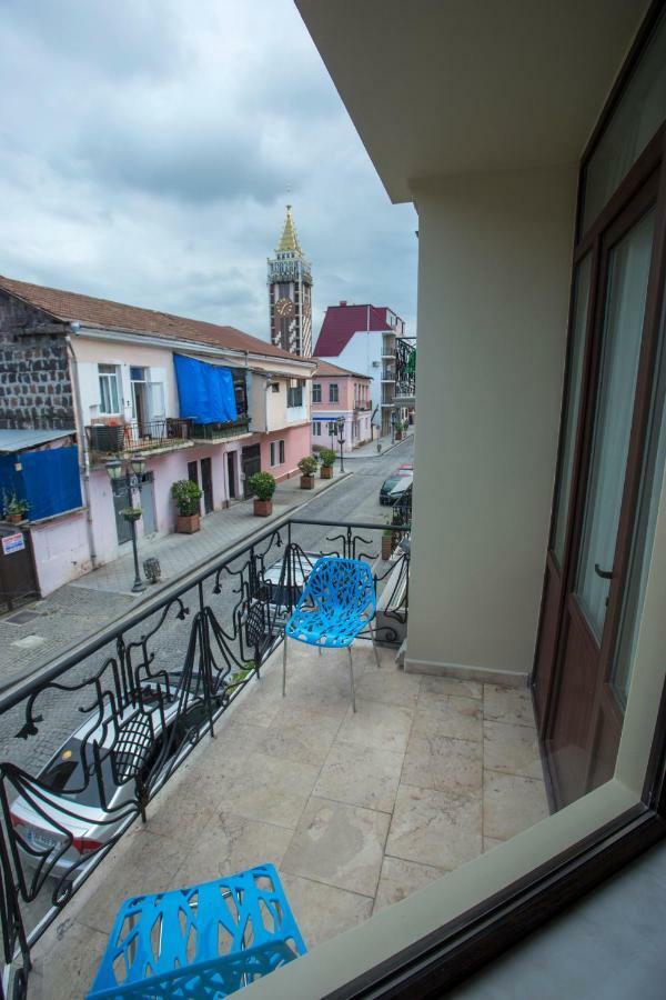 Downtown Hotel Batoemi Buitenkant foto