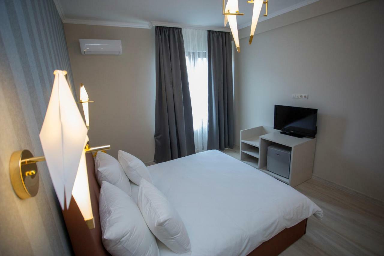 Downtown Hotel Batoemi Buitenkant foto
