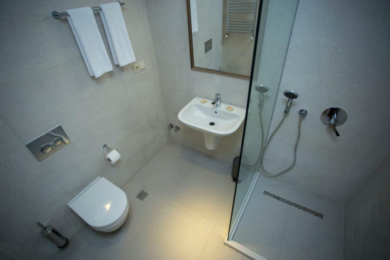 Downtown Hotel Batoemi Buitenkant foto
