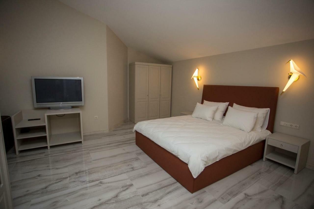 Downtown Hotel Batoemi Buitenkant foto